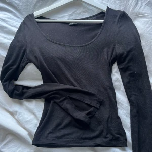 Gina topp - Säljer denna toppen från Gina som länge varit populär. Använd men är i superfint skick ⭐️
