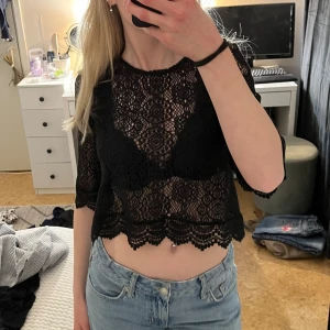 Spets blus - Söt spets blus i fint skick