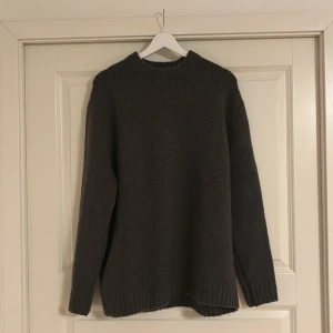 Grön stickad zara tröja - Grön stickad zara tröja som aldrig är använd och som inte säljs längre, riktigt snygg!