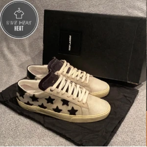 Saint Laurent skor  - Tja! Säljer nu dessa feta saint Laurent skor i storlek 42. Box tillkommer inte! Tveka inte på att höra av dig vid frågor eller funderingar!