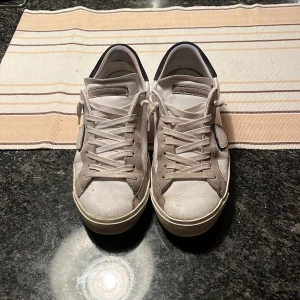 Philippe modell skor - Ett par feta Philippe modell för ett grymt pris skick 7/10 hör av er om funderingar//Leo