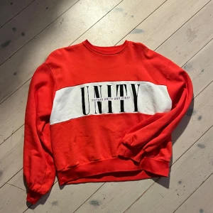 Sweatshirt  - En jätteskön o snygg sweatshirt från junkyard som tyvärr inte kommer till användning. I nyskick ❤️