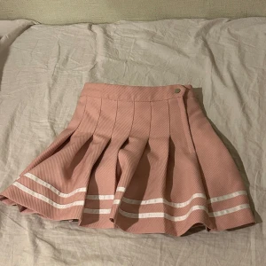Tenniskjol  - Pastell rosa kjol som jag säljer då den är för liten för mig.