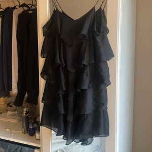 Volang klänning  - Super fin kommer dock ej till användning.