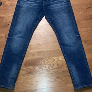 Selected homme jeans  - Sjukt snygga jeans i storlek W32 L32. Byxorna är endast andvänder cirka 5 gånger. Passformen är slim fit. Pris:359