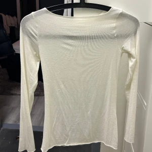 Intimissimi tröja  - Köpt på Plick men jag själv har aldrig använt den efter jag köpte den här. Pris kan diskuteras!