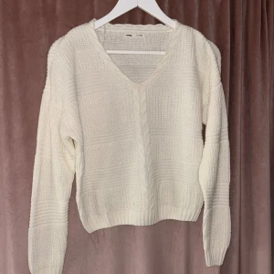 Tröja - Tröjan är i bra skick🤍Storlek S