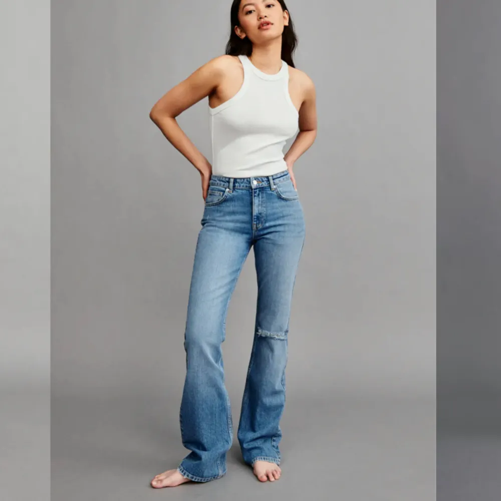 Jättefina jeans från Gina Tricot men kommer tyvärr inte till användning. Passar bra för mig som är 160. Nypris 599. Jeans & Byxor.