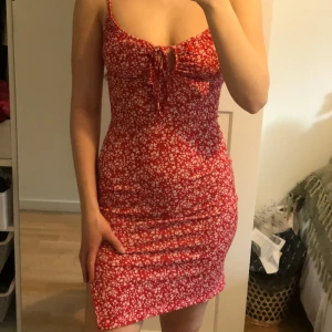 Klänning  - Aldrig använd 