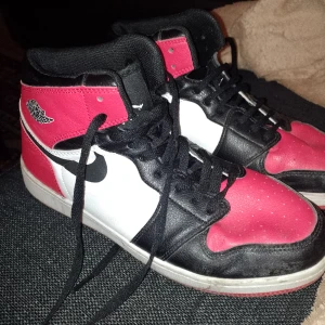 Air Jordan  - Äkta air Jordan Skor i använt skick, men ändå i bra skick 