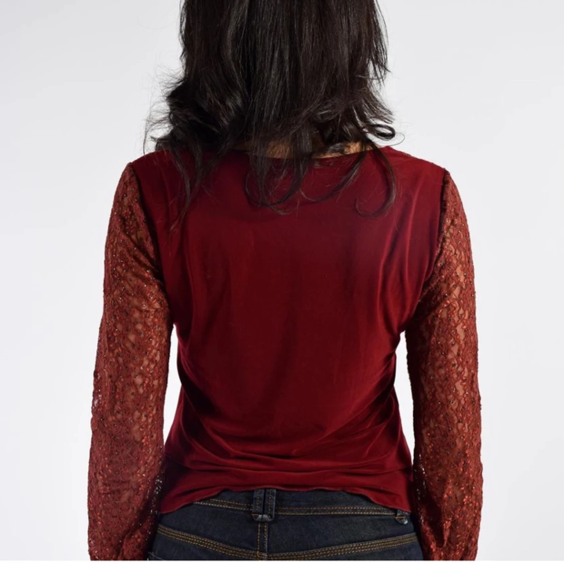 Röd blus/långärmad topp med spets  - 91