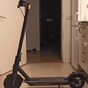 Xaiomi 1s elscooter - Använd scouter,fungerar som den ska men skramlar och ingen laddare,annars i bra för den händige bra skick annars