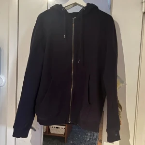 Kläder  - Båda för 300