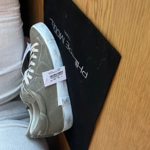 Philippe model sneakers  - Helt nya snygga Philippe model skor med tagg och tygpåse! Perfekta till alla väder!