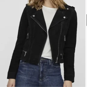 Vero Moda jacka  - Jacka från vero Moda i mocka! Nypris 1149kr! 