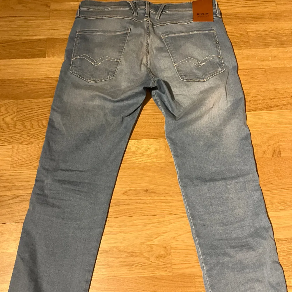 Ett par jeans från replay i en sjukt snygg färg till vår/sommar. Byxorna är bara använda ett fåtal gånger och är i skicket 9,5/10! Bara att höra av dig vid funderingar:). Jeans & Byxor.