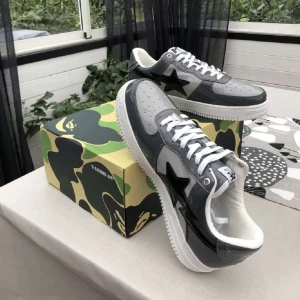 Bape skor - Helt nya 1:bape skor i storlek 44 men passar 43 också, dem är använda 1-2 gånger och är som nya