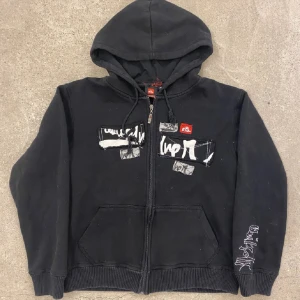 quicksilver - snygg quicksilver zip up i storlek M utan några sorts defekter!🫶🏻