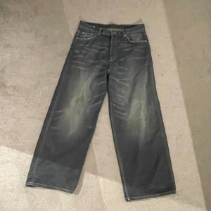 Galna weekdayss - Tja! Säljer ett par weekday jeans som inte är använda så mkt, ca 3 gånger. Mina favvo byxor dock men behköver cash. De är 34x32 så bästa storleken. Fråga om de är nåt!!