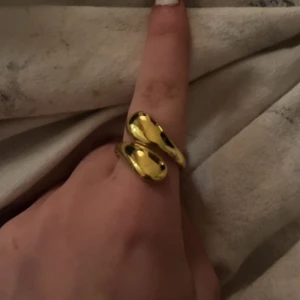 Ring - Nu säljer jag min helt nya och rostfria ring, skriv gärna vid intresse eller funderingar 💓