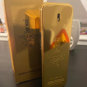 One million parfym - Har bara använd ett sprut för att känna lukten, så det är i nyskick. Pris kan diskuteras 