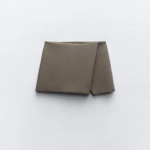 Shorts/kjol  - Säljer dess shorts/kjol ifrån zara, prislappen är kvar. 