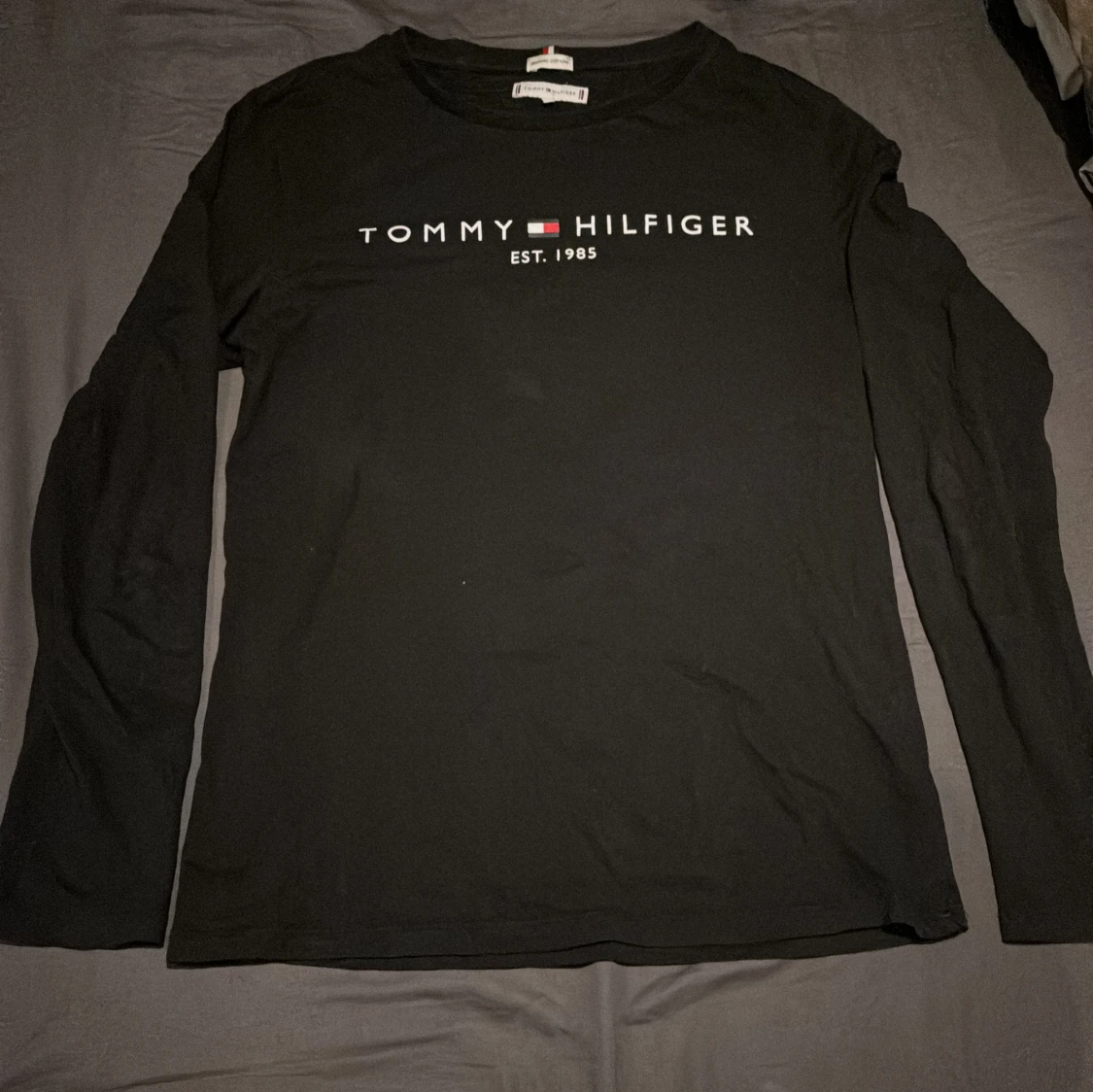 2 Lång ärmade Tommy hilfiger tröjor - 92