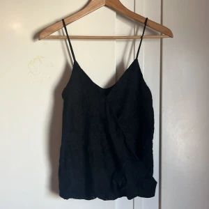 Topp från bikbok - Helt ny