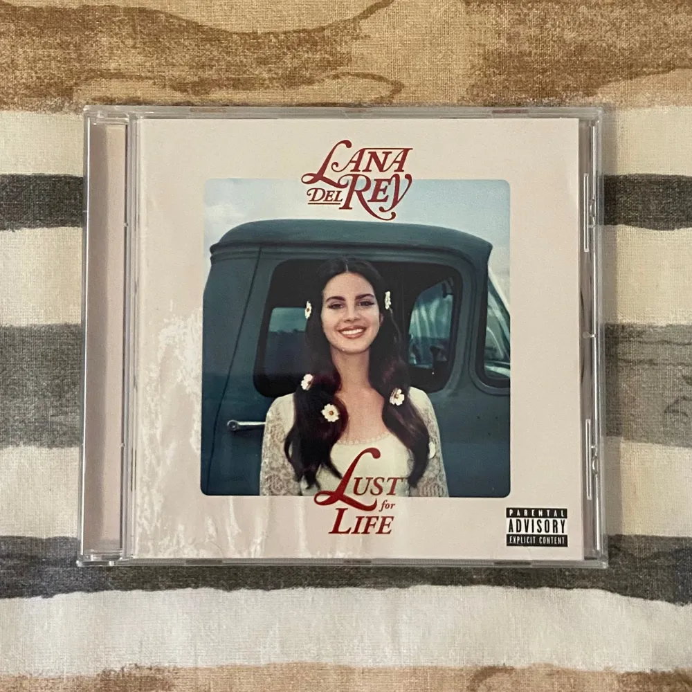 Lana Del Rey - Lust For Life CD 🪐 (bilden i CD:en är liite förstörd men själva skivan fungerar perfekt). Övrigt.