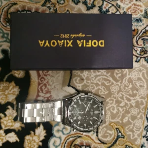 Klocka - Hej Säljer den här klockan köpte för 2250 men ville inte för att jag gillar digitala klockor mer den är helt ny kom med frågor och erbjudanden de finns i Västerås och jag kan frakta. Mvh