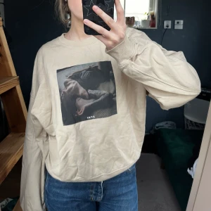 Sweatshirt - Sweatshirt från carlings märke stay. Normalstor passform 🤎