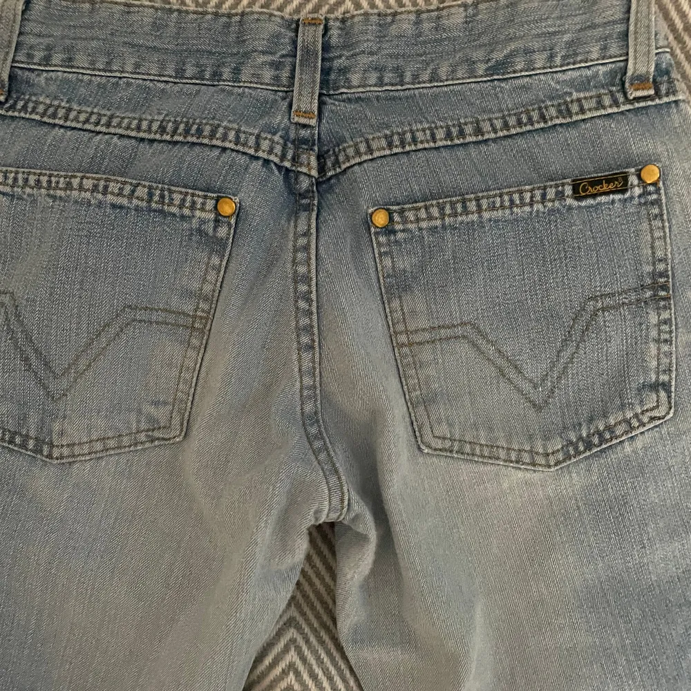 lågmidjade snygga jeans ifrån crocker 💓 är 165 . Jeans & Byxor.