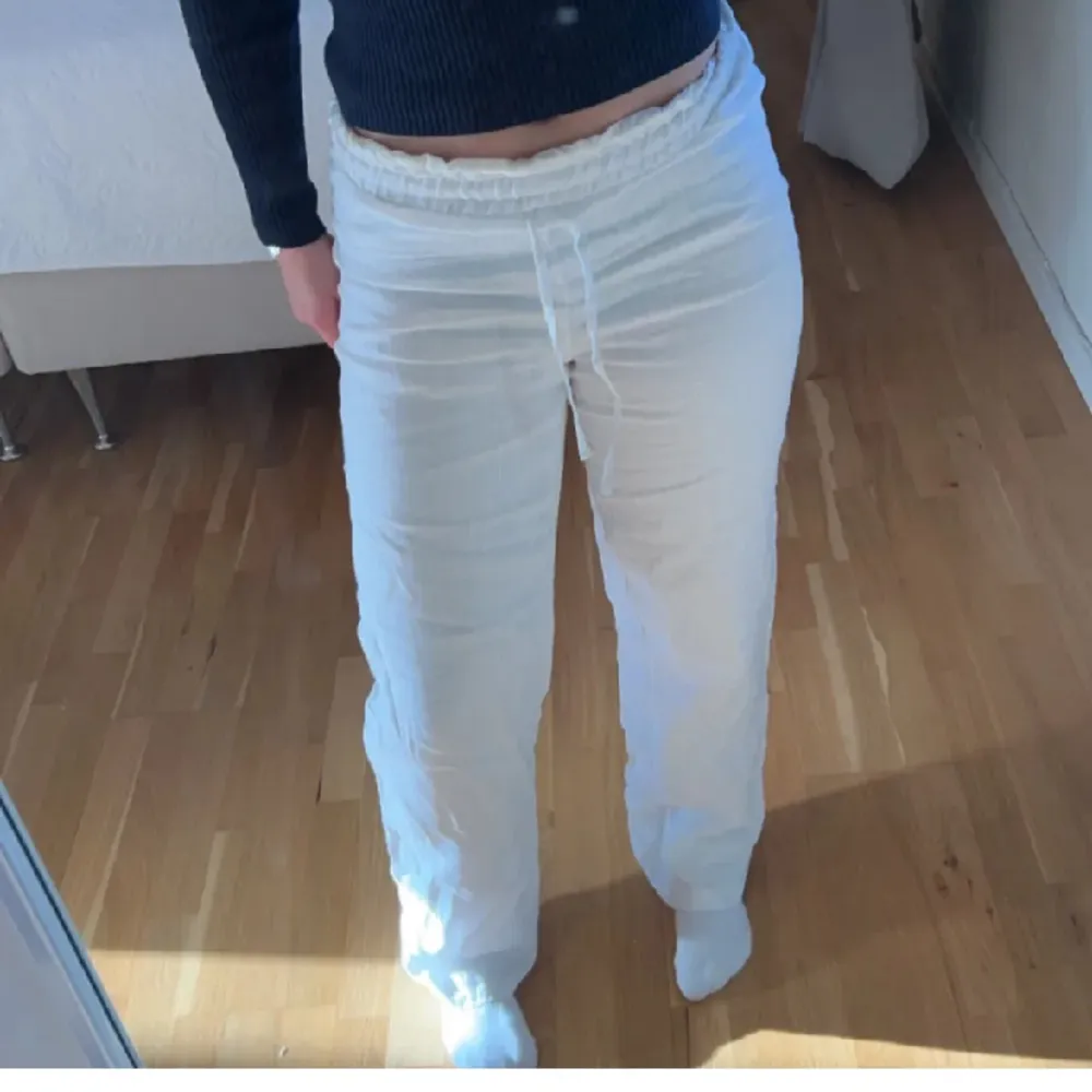 säljer dessa linnebyxor då de inte passar. köpta här på plick. Jeans & Byxor.