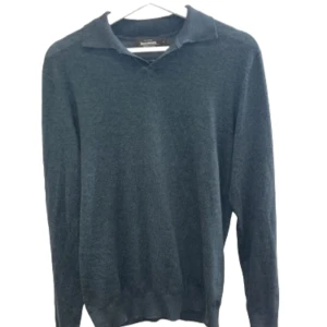 Långärmad Piké  - Säljer nu denna snygga tröja. Hör av dig frågor!