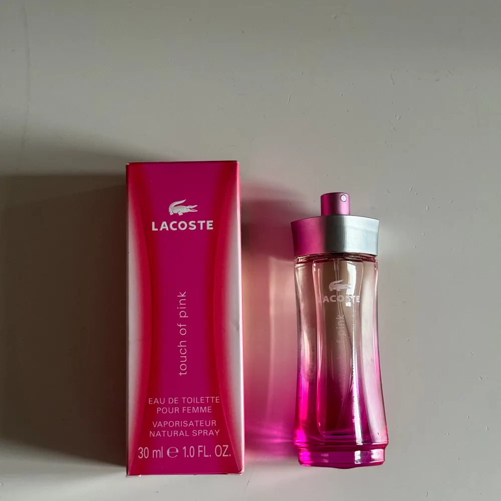 Lacoste Touch Of Pink, 30ml.  Använd några gånger.  Nypris 400 . Övrigt.