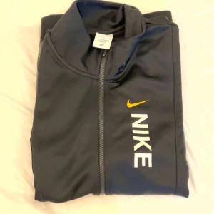 Nike tröja - Säljer min tröja i get fel på den 