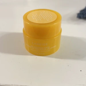 Laneige lip mask - Säljer min oandvända lip mask köpt i ett kit med alla dofter/smaker och fastnade då inte för mango❤️