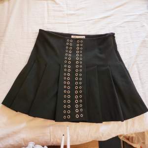 Skitsnygg kjol från Zara🖤Ny. Storlek 36/S