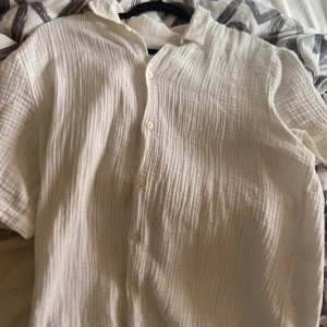 Elvine kortärmad skjorta - Skit skön och mjuk sitt, använt 4-6 gånger men det är en perfekt kortärmad till sommaren 10/10