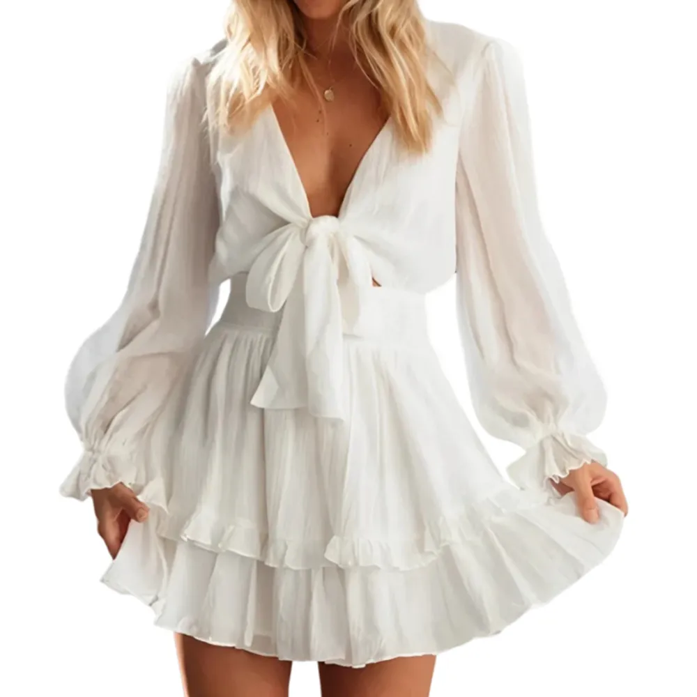 Säljer denna så fina helt nya klänning från Dressy, då jag valt en annan studentklänning💕 Passar även perfekt till sommaren! Slutsåld på deras hemsida😊. Klänningar.