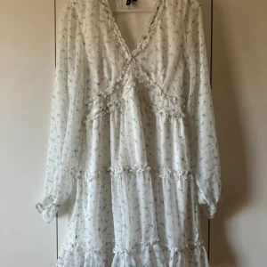 Klänning  - Klänning från vero Moda i storlek M. Använd fåtal gånger 