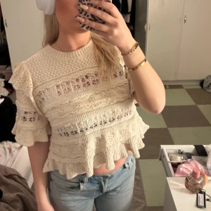 Stickad topp - En skit snygg topp från zara. Använder tyvärr inte längre. Köpt från Sellpy från början. Bra skick 
