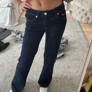 Lågmidjade jeans  - Säljer dethär jeansen från lager 157 då kom inte kommer till någon användning❤️ 
