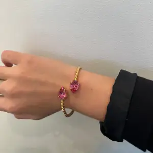 Säljer detta fina armband från Caroline Svedbom i färgen Rose / Gold🩷Har inga defekter.
