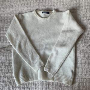 Jättefin gosig tröja från Brandy Melville! Den har krympt i tvätten, så skulle säga att den är i storlek xs. 