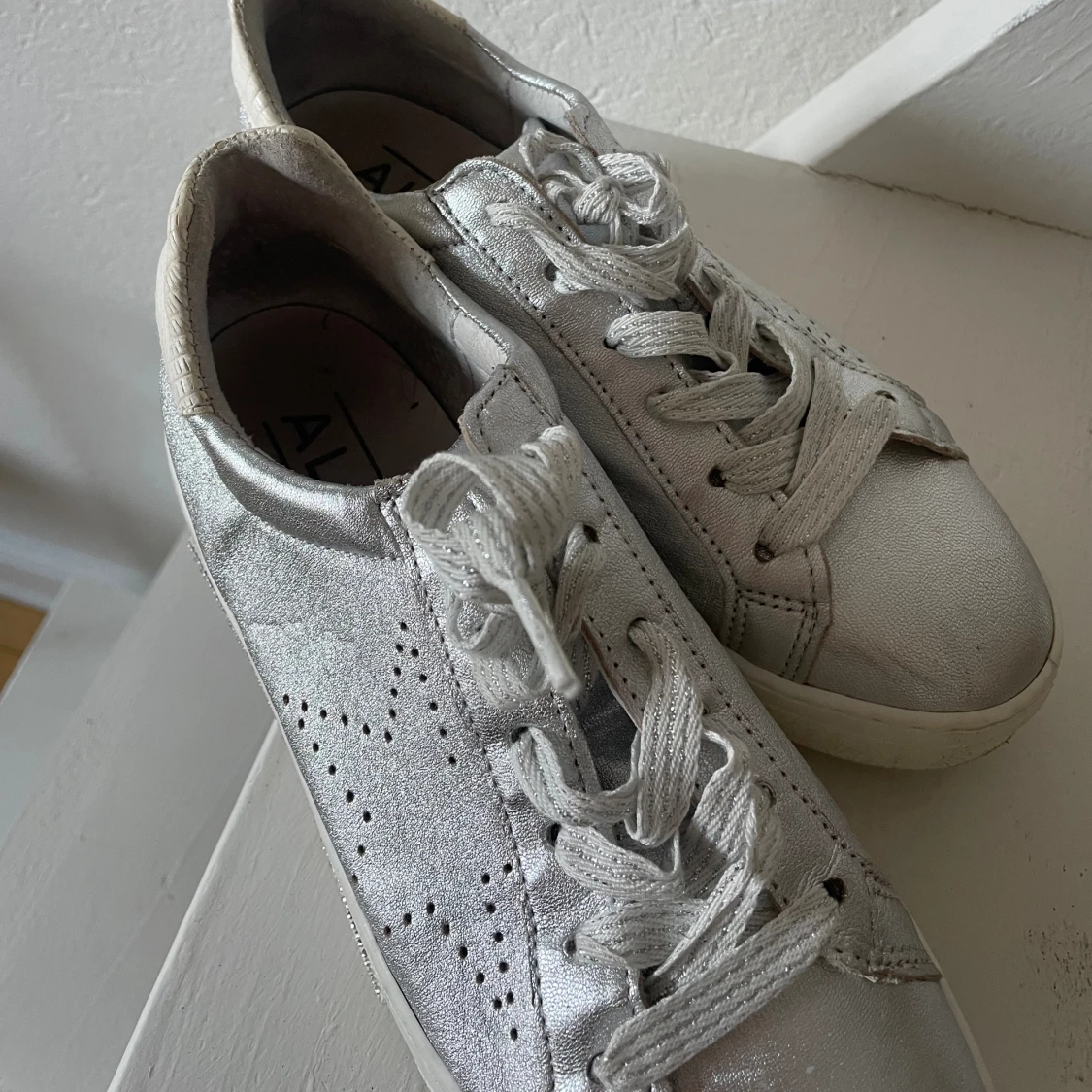 Silvriga glitter skor - 91