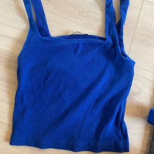 Tjockt linne  - Zara Storlek S  Stickad marinblå linne