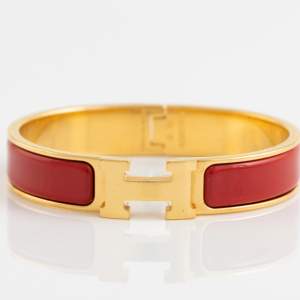 Super fin röd Hermes armband, aldrig använt den, finns inga defekter. 