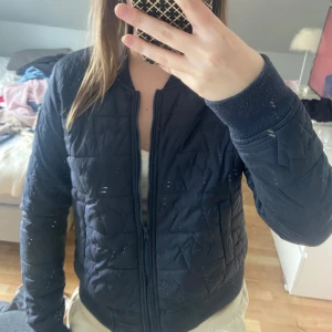 Dunjacka  - (Det är min spegel som är smutsig)