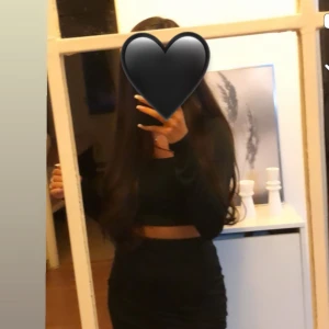 Svart set🖤 - Kjol och tröja set tillsammans. Storlek 34. 